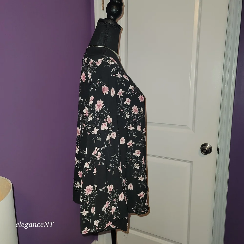 Rue+ Black And Pink Floral Top With Bell Sleeve Sz: 3X - Picture 3 of 8
